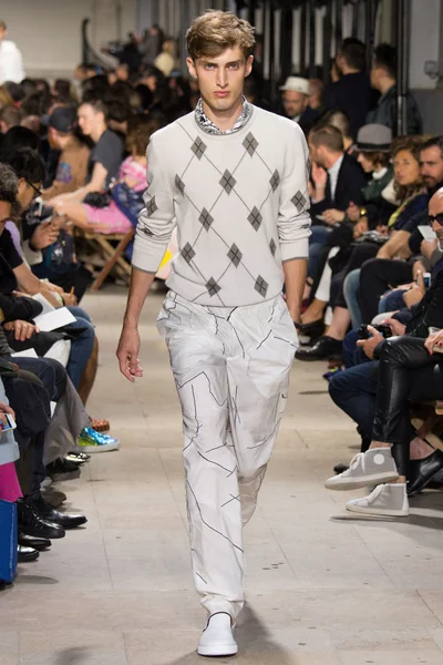 Look 12